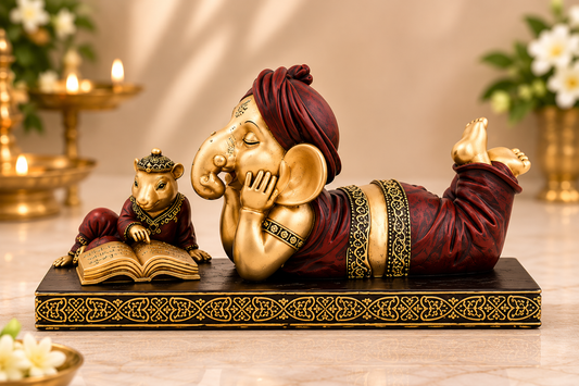 Lesender Ganesha mit Mushika – Dekorative Premium-Kunstharz-Skulptur