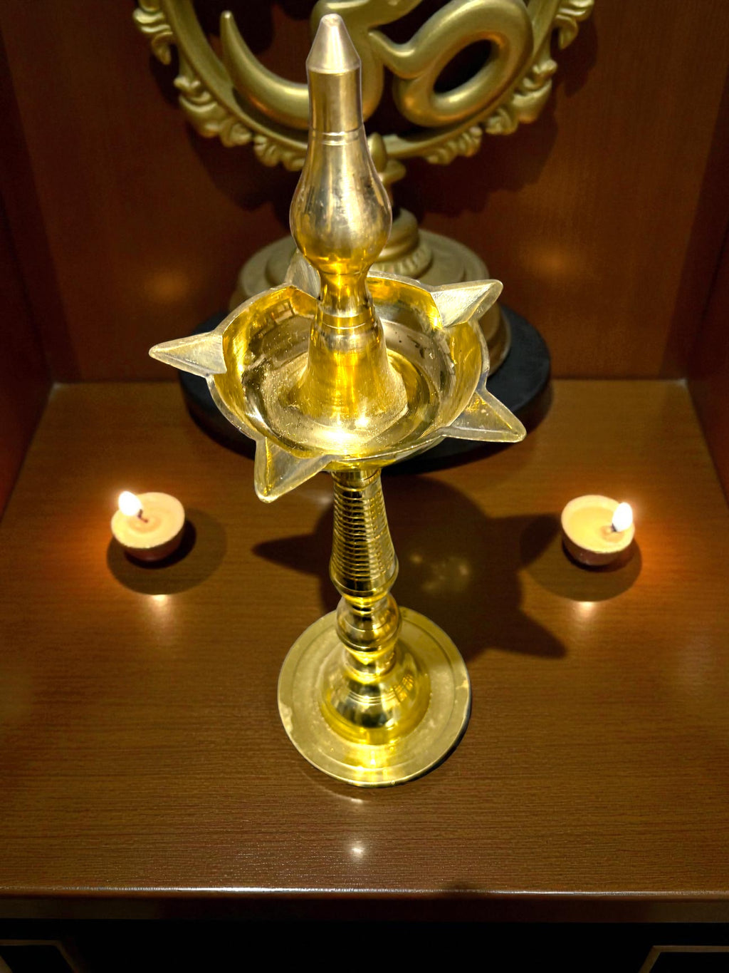 Diya Stand '18 Inch' (Pure Brass)